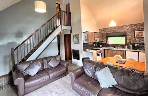 Llanybri Ski Chalet | Primrose 19-Woodland Lodges-Carmarthen-Pembroke