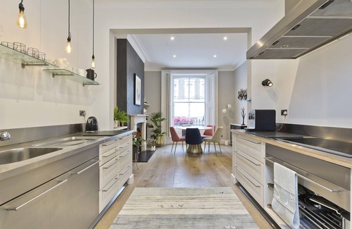 Camden Town with Primrose Hill House | Primrose Treetops, by Veeve