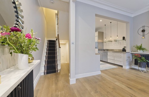 Camden Town with Primrose Hill House | Primrose Treetops, by Veeve
