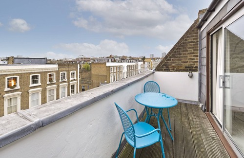 Camden Town with Primrose Hill House | Primrose Treetops, by Veeve