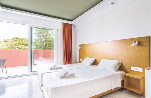 Karteros Hotel | Prince of Lillies