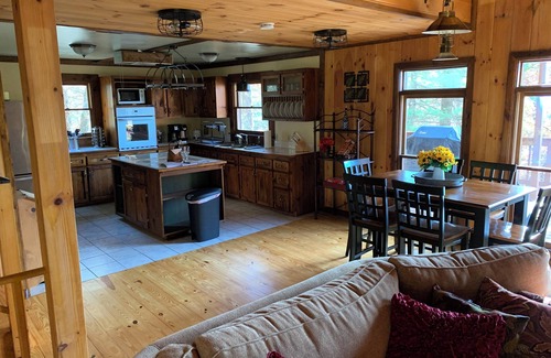 Tiger Cabin | Prince Oswald's Tiger Tree House - Charming 3-bedroom Cabin in Tiger, GA