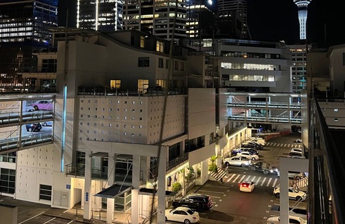 Auckland Central Business District Apartment | Prince Wharf: Standard suite w/Balcony, Skytower view