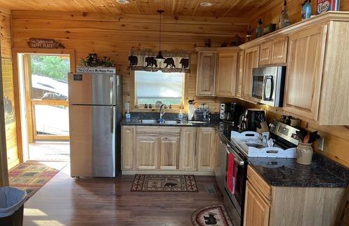 Gatlinburg - Pigeon Forge Cabin | Princesses Mountain View , Romantic/Honeymoon getaway