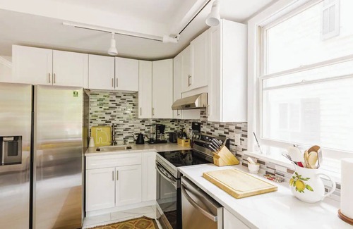 Princeton House | Princeton Writer's Nest - 2BR walking distance to campus and Marquand Park!