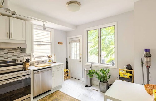 Princeton House | Princeton Writer's Nest - 2BR walking distance to campus and Marquand Park!