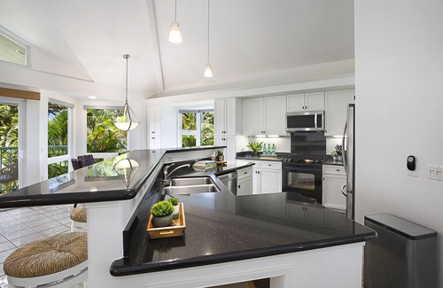Kaiulani House | Princeville Luxury Townhouse, modern with A/C.