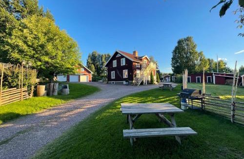 Mora Bed & Breakfast | Prinsgården B&B rum stugor