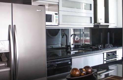 La Castellana Apartment | Prisma Suites Chico 94 - Three-Bedroom Apartment