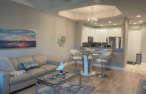 Pelican House | PRISTINE 1ST FLOOR 2 BEDROOM 2 BATH VILLA CLOSE TO EVERYTHING!