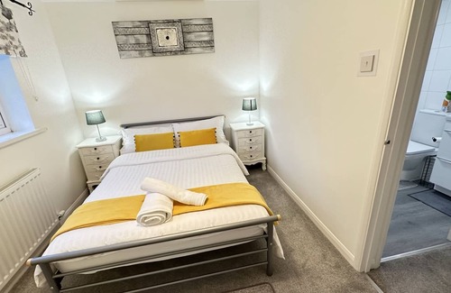 Bletchley House | Pristine 2 Bed House in Furzton