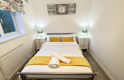 Bletchley House | Pristine 2 Bed House in Furzton