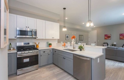 Southwest Center City Condo | PRISTINE 3 bdrm | Garage Parking | Close to UPENN