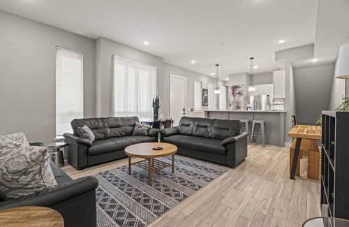Southwest Center City Condo | PRISTINE 3 bdrm | Garage Parking | Close to UPENN