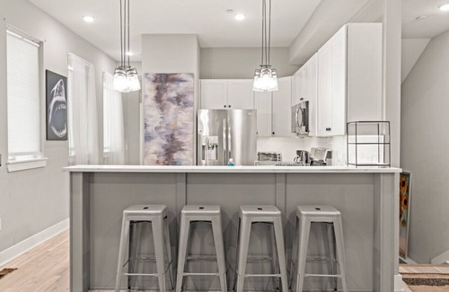 Southwest Center City Condo | PRISTINE 3 bdrm | Garage Parking | Close to UPENN