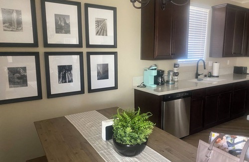 Hanford House | Pristine 3bed 2 bath bungalow in a safe suburban family friendly neighborhood.