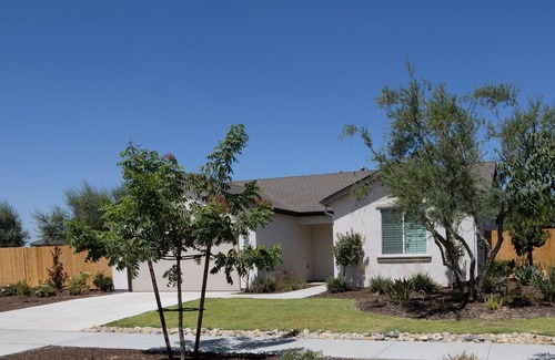 Hanford House | Pristine 3bed 2 bath bungalow in a safe suburban family friendly neighborhood.