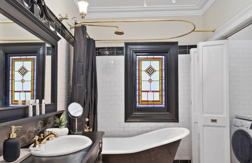 Williamstown House | Pristine 4-Bed House in the Heart of Williamstown