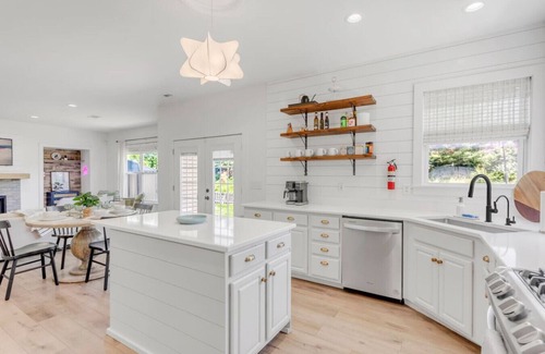 Thompson's Station House | Pristine 4BR w/Fire Pit, Walk to Starbucks & Swig