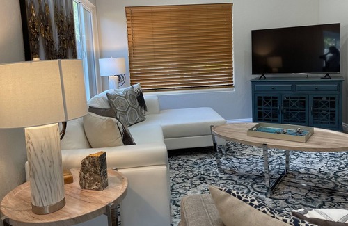 Mira Mesa House | Pristine 5 BR 3 Bath SD house, sleeps 16, < 20 Mts to beach!
