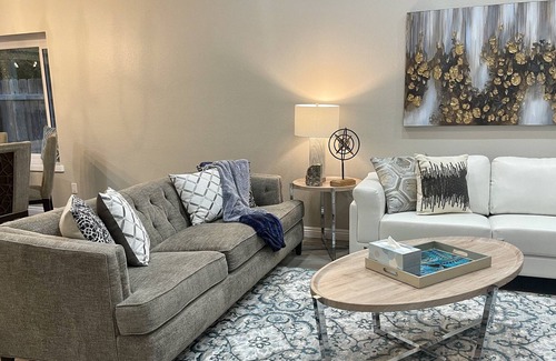 Mira Mesa House | Pristine 5 BR 3 Bath SD house, sleeps 16, < 20 Mts to beach!