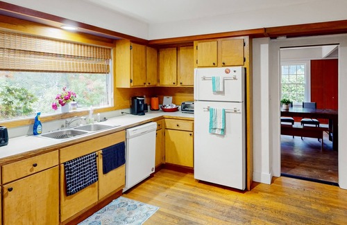 Amazon House | Pristine, dog-friendly home with spacious interior, washer/dryer & enclosed yard