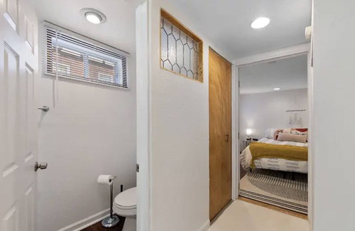 Sunnyside Apartment | Pristine Guest Suite in Beautiful Sunnyside