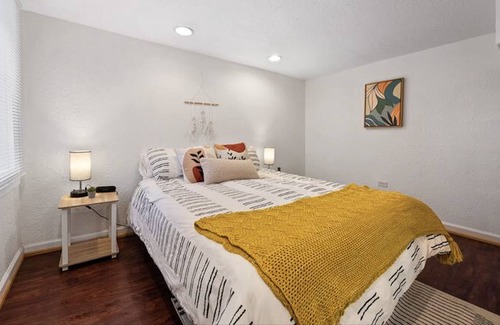 Sunnyside Apartment | Pristine Guest Suite in Beautiful Sunnyside