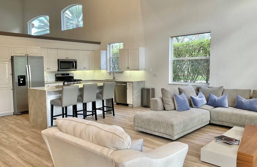 Pineapple Park - Ibis House | Pristine Home in Golf Community 3 Bedroom/3.5 Bathroom