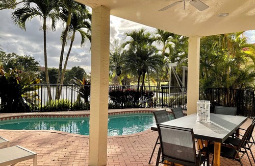 Pineapple Park - Ibis House | Pristine Home in Golf Community 3 Bedroom/3.5 Bathroom