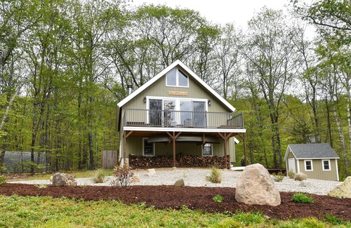 Eidelweiss Village House | Pristine Home Minutes to North Conway, A/C and Fenced Backyard w Gas Fire Pit