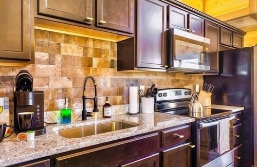 Sevierville Cabin | Pristine & Inviting home away from home! EZ Parking, Close to everything! Dog Ok