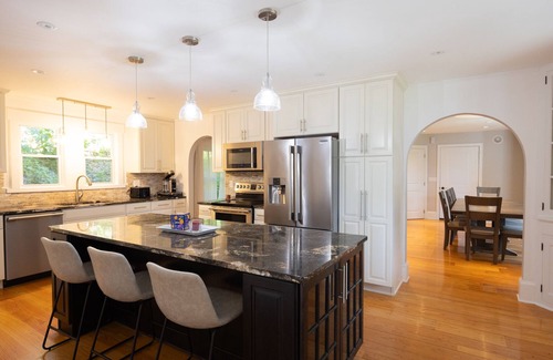 Saratoga Springs House | Pristine Lake House W/Guest Suite - Perfect for every season!