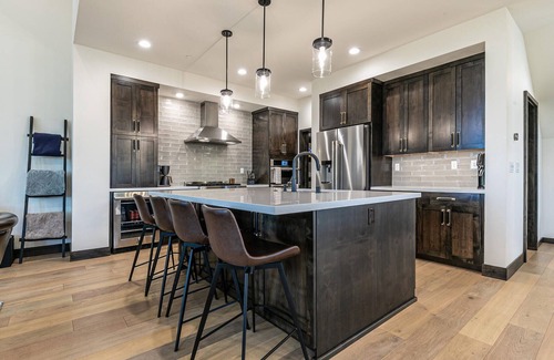 Truckee House | Pristine Mountain Home, Schaffers Mill Golf, Ski & Club Amenities! Lake Tahoe