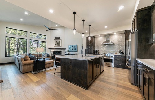 Truckee House | Pristine Mountain Home, Schaffers Mill Golf, Ski & Club Amenities! Lake Tahoe