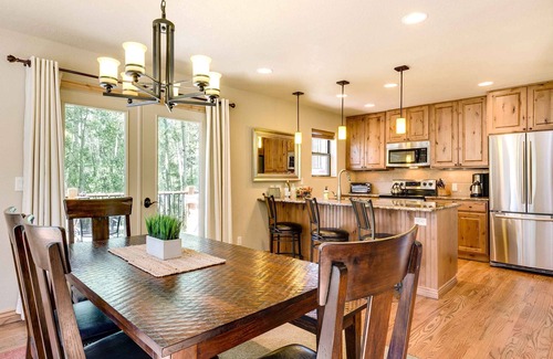 Historic District House | Pristine Mountain View Home with Hot Tub. Walkable to Town