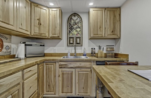 York House | Pristine & Peaceful Guest Quarters, near York & Kittery Beaches
