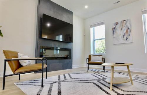 Petworth House | Pristine Petworth Family Home w Street Parking