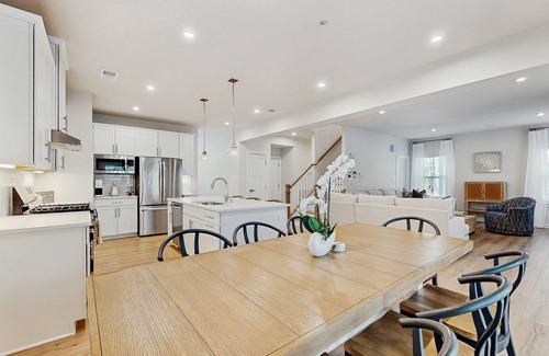 Bayside House | Pristine single family home w/pool & clubhouse access, patio, central AC & WiFi