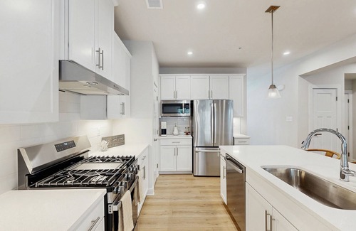 Bayside House | Pristine single family home w/pool & clubhouse access, patio, central AC & WiFi