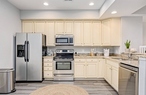 Bermuda Bay House | Pristine townhouse with pool access, gas fireplace, washer/dryer, & central AC