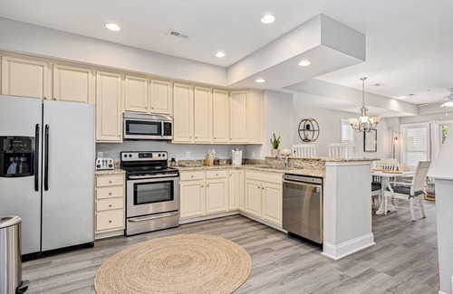 Bermuda Bay House | Pristine townhouse with pool access, gas fireplace, washer/dryer, & central AC