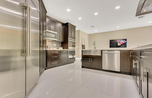 Sunrise House | Priv Patio, Near Beach & Airport!