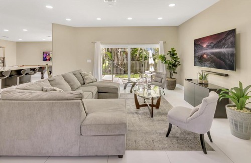 Sunrise House | Priv Patio, Near Beach & Airport!