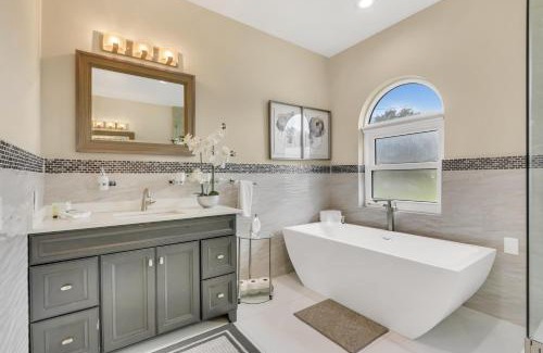 Sunrise House | Priv Patio, Near Beach & Airport!