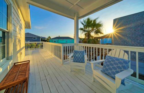 Leeward Sands House | Priv Pool Yard w Putting Green Newly Remodeled Always Sunny by AvantStay