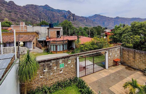Tepoztlan House | Priv. room next to the mountains | BBQ + terrace