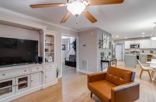 Lexington House | Privacy, Family, 3 Smart TVs, Wi-Fi, Deck, 2 Acres