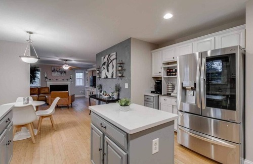 Lexington House | Privacy, Family, 3 Smart TVs, Wi-Fi, Deck, 2 Acres