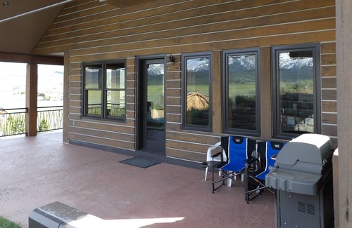 Stanley House | Privacy in Stanley ☼ Watch the Sunrises and Sunsets on the Sawtooth Mountains ☼